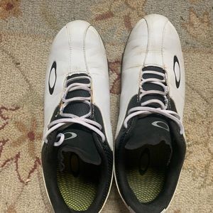 Men’s Oakley Spikeless Golf Shoes size 9.5